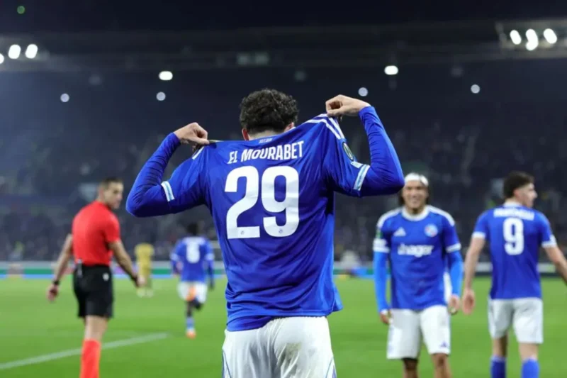 Gelandang Strasbourg Samir El Mourabet merayakan keberhasilannya mencetak gol ke gawang Crystal Palace pada pertandingan Liga Conference di Stadion de la Meinau, Strasbourg, Kamis (27/11/2025) waktu setempat. (uefa.com)