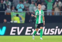 Antony menggandakan keunggulan Betis lewat sepakan keras hasil kerja sama dengan Marc Roca. (UEFA.com)