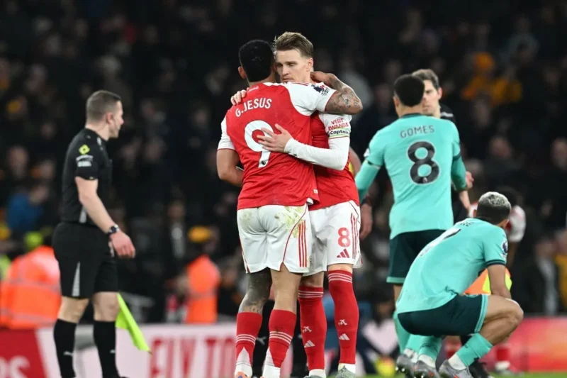 Para pemain Arsenal merayakan kemenangan atas Wolves 2-2;tanpa mencetak gol. (Arsenal official)
