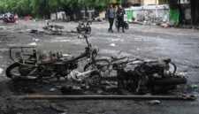 Tempat kejadian perkara (TKP) pengeroyokan serta perusakan yang menewaskan penagih utang atau mata elang di Kalibata, Pancoran, Jakarta Selatan, Jumat (12/12/2025). (Antara)