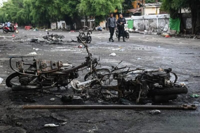 Tempat kejadian perkara (TKP) pengeroyokan serta perusakan yang menewaskan penagih utang atau mata elang di Kalibata, Pancoran, Jakarta Selatan, Jumat (12/12/2025). (Antara)