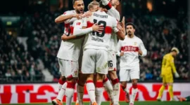 Para pemain Stuttgart merayakan gol yang dicetak Jamie Leweling pada pertandingan Liga Jerman menghadapi Werder Bremen di Stadion Weserstadion, Bremen, Minggu (14/12/2025) waktu setempat. (vfb.de)