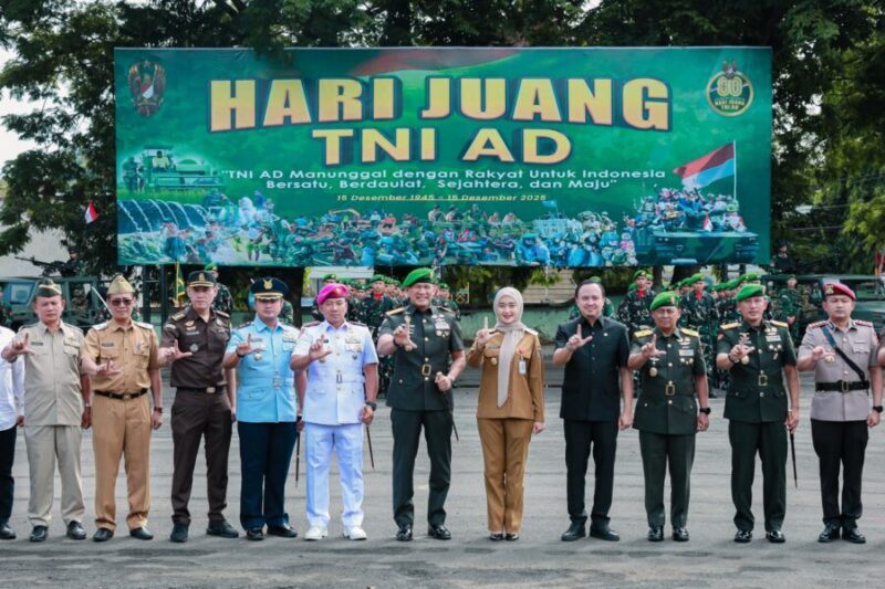 Wakil Gubernur Lampung Jihan Nurlela dan berbagai unsur Forkopimda menghadiri Upacara Peringatan Hari Juang Kartika TNI Angkatan Darat (AD) Tahun 2025 yang digelar di Lapangan Saburai, Bandar Lampung, Senin (15/12/2025).