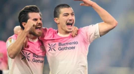 Gelandang Bayer Leverkusen Ibrahim Maza (kanan) merayakan keberhasilannya mencetak gol ke gawang Borussia Dortmund pada babak 16 besar Piala Jerman 2025/2026 di Stadion Signal Iduna Park, Dortmund, Rabu (3/12/2025) dini hari WIB. (Bayer Leverkusen)