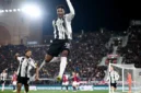 Pemain bertahan Juventus Juan Cabal merayakan keberhasilan nya mencetak gol ke gawang Bologa pada pertandingan Liga Italia di Stadion Renato Dall'Ara, Bologna, Minggu (14/12/2025) waktu setempat. (juventus.com)