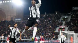 Pemain bertahan Juventus Juan Cabal merayakan keberhasilan nya mencetak gol ke gawang Bologa pada pertandingan Liga Italia di Stadion Renato Dall'Ara, Bologna, Minggu (14/12/2025) waktu setempat. (juventus.com)