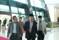 Menteri Agama Nasaruddin Umar di Bandara Soekarno-Hatta sebelum terbang ke Kairo. (Kemenag)