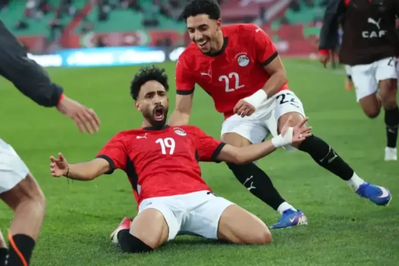 Selebrasi Marwan Ateya setelah mencetak gol pembuka Mesir dalam pertandingan lawan Benin di babak 16 besar Piala Afrika 2025 di Stadion Adrad pada Senin (5/1/2026). (CAFonline.com)