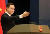 Juru Bicara Kementerian Luar Negeri China Lin Jian dalam konferensi pers di Beijing, Senin (5/1/2026).(Jennus)