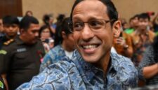 Mendilbudristek 2019-2024 Nadiem Makarim sesaat  sebelum duduk sebagai terdakwa dalam sidang. (Jennus)