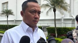 Mensesneg Prasetyo Hadi memberikan keterangan kepada wartawan. (Jennus)