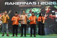 Ketua Umum Gerakan Rakyat Sahrin Hamid bersama anggota kehormatan Anies Baswedan membuka rakernas I Gerakan Rakyat di Jakarta, Minggu (18/1/2926). (Jennus)
