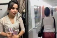 Nisya berpose dengan pakaian dan atribut pramugari yang nyaris sempurna di tempat yang seolah kabin pesawat. (Istimewa) 