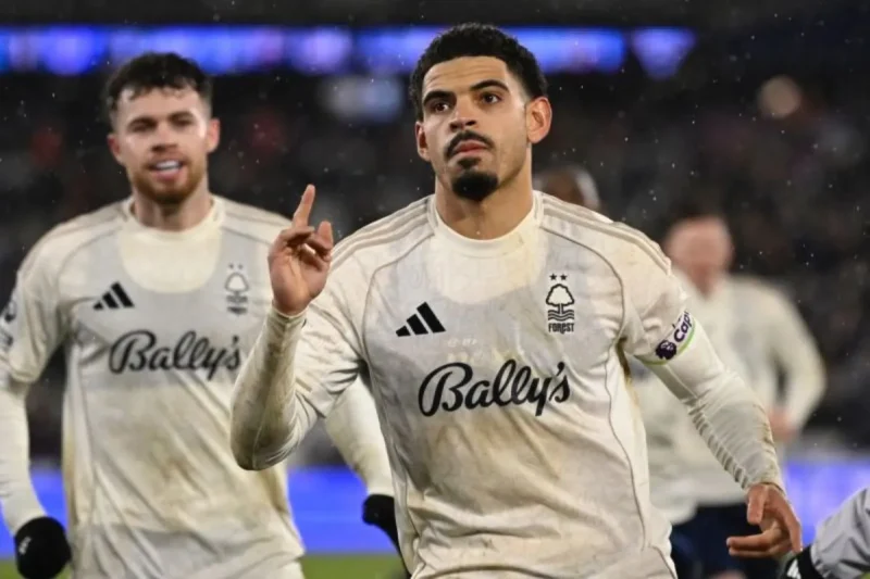 Penyerang Nottingham Forest Morgan Gibbs-White merayakan keberhasilannya mencetak gol ke gawang West Ham pada pertandingan Liga Inggris di Stadion London, London, Selasa (6/1/2025) waktu setempat. (premierleague.com)