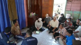 Kepala Badan Pusat Statistik (BPS) RI Amalia Adininggar Widyasanti saat meninjau pendataan Rencana Rehabilitasi dan Rekonstruksi Pascabencana (R3P) di Kabupaten Aceh Tamiang, Provinsi Aceh. (Humas BPS)