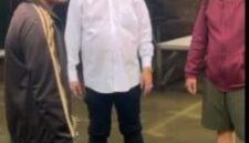 Direktur Utama PTMP, David Rahardja, turun langsung ke daerah banjir, membagikan paket sembako dan makanan kepada warga yang membutuhkan. (Istimewa)