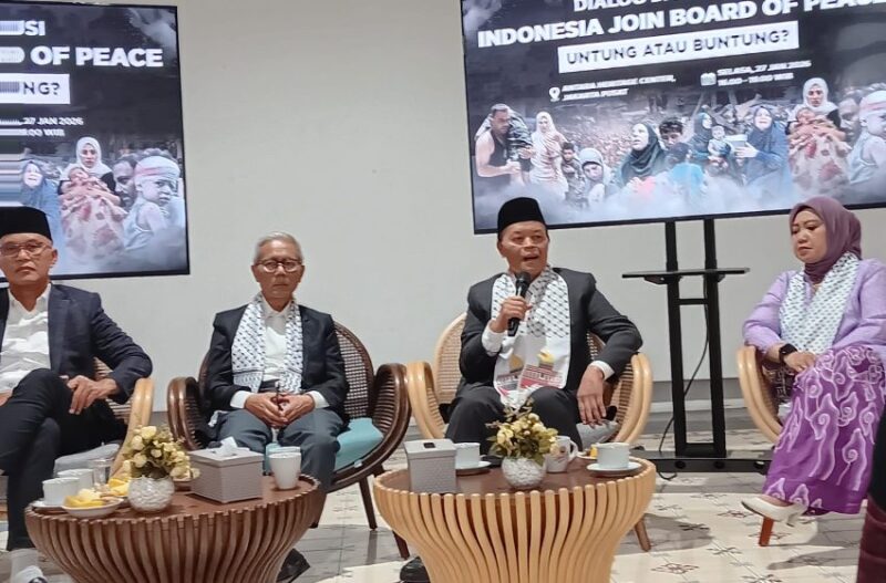 Wakil Ketua MPR RI Hidayat Nur Wahid (HNW) bicara dalam dialog 'Indonesia Join Board of Peace, Untung atau Buntung?' di Jakarta, Selasa (27/1/2026). (Istimewa)