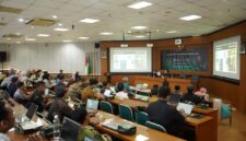 Peluncuran konferensi dirangkaikan dengan kegiatan Scopus Class yang diselenggarakan secara hybrid, Sabtu (17/1/2026) sore, dari Ruang Sidang Utama Gedung AR Fachruddin A lantai 5 serta melalui zoom neeting. (UMY)