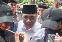 Tersangka kasus dugaan korupsi kuota haji dan penyelenggaraan ibadah haji Yaqut Cholil Qoumas (tengah) tiba di Gedung Merah Putih KPK, Jakarta, Jumat (30/1/2026). (Antara Foto)