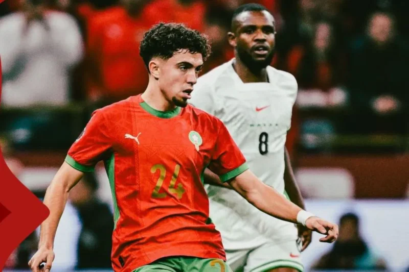 Gelandang Timnas Maroko Neil El Aynaoui menendang bola pada laga semifinal Piala Afrika 2025 melawan Timnas Nigeria di Stadion Prince Moulay Abdellah, Rabat, Rabu (14/1/2025) waktu setempat. (x.com/@CAF_Online)