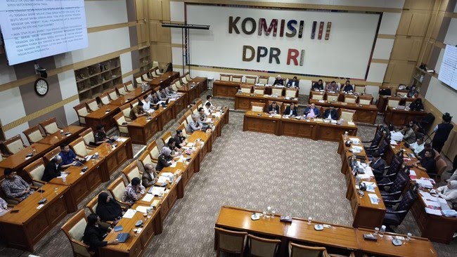Suhu ruang rapat Komisi III DPR terus naik saat satu per satu anggota komisi III menguliti Kapolres dan Kajari Sleman serta Kasatlantas Polres. (Jennus)