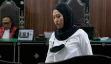 Brigadir Rizka Sintiani. mengikuti pembacaan dakwaan jaksa penuntut umum di Pengadilan Negeri Mataram, Selasa (10/2/2026). (Jennus)