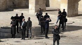 Penyerbuan Masjid Al Aqsa oleh kepala keamanan sayap kanan, Itamar Ben-Gvir, di bawah pengawalan pasukan pendudukan zionis Israel. (Anadolu)