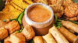 Makanan gorengan yang banyak dikonsumsi saat berbuka di bulan Ramadan. (jennus)