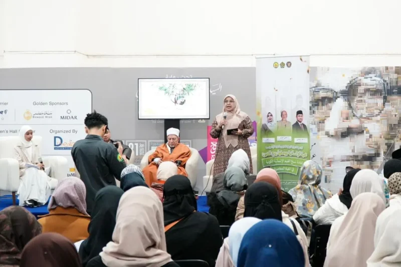 Sekretaris Direktorat Jenderal Bimbingan Masyarakat Islam Lubenah Amir dalam seminar internasional yang digelar pada rangkaian Cairo International Islamic Book Fair di Mesir. (Kemenag)