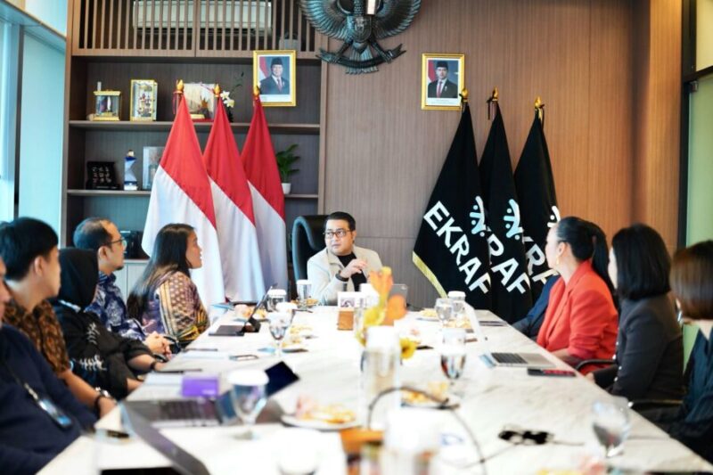 Menteri Ekonomi Kreatif, Teuku Riefky Harsya, menerima audiensi Tatler Asia di Kantor Kementerian Ekonomi Kreatif, Jakarta, Selasa (10/2/2026).