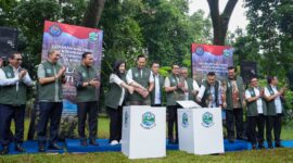  Menteri Ekonomi Kreatif, Teuku Riefky Harsya, menghadiri Townhall Meeting dan Pencanangan Gerakan Nasional Pengembangan Ruang Terbuka Hijau dan Biru (GALANG RTHB), di Tebet Eco Park, Jakarta, Jumat (13/2/2026)