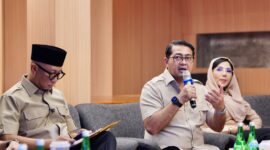 Menteri Ekonomi Kreatif, Teuku Riefky Harsya, melaksanakan kegiatan Bincang Ekraf bersama 24 pegiat dari berbagai subsektor di El’s Coffee Roastery, Bandar Lampung, Minggu (15/2/2026)