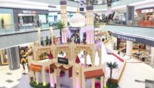 Salah satu mal di Jakarta menampilkan nuansa islami pada desain ruang dan lagu religi selama Ramadhan. (Jennus)