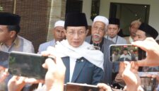 Menteri Agama Nasaruddin Umar saat berkunjung ke Pesantren Sidogiri, Jumat (6/3/2025). (Humas Kemenag)