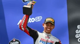Pebalap Indonesia, Veda Ega Pratama, finis di posisi ketiga Grand Prix Moto3 Brasil 2026 di Sirkuit Ayrton Senna, Minggu (22/3/2026). (MotoGP)