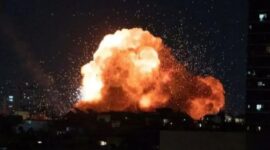 Ledakan akibat serangan rudal Iran ke Tel Aviv, Israel (28/2/2026). (Xinhua/Chen Junqing)