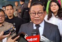 Gubernur DKI Pramono Anung memberikan keterangan kepada wartawan di Balai Kota, Senin (30/3/2026). (Jennus)