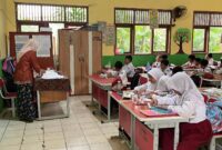 Kondisi kegiatan belajar-mengajar di sebuah sekolah menengah pertama di Kota Bekasi. (Jennus/Dok)