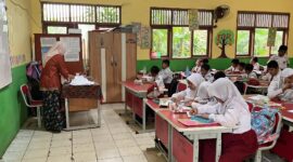 Kondisi kegiatan belajar-mengajar di sebuah sekolah menengah pertama di Kota Bekasi. (Jennus/Dok)