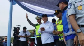 Menteri Perhubungan Dudy Purwagandhi saat meresmikan rekayasa 'one way' nasional di Gerbang Tol Cikampek, Purwakarta, Jawa Barat,  (Jennus)