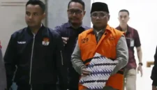 Mantan Menteri Agama Yaqut Cholil Qoumas menjalani pemeriksaan kesehatan di RS Bhayangkara Tingkat I Raden Said Sukanto sebelum diputuskan kembali menjalani penahanan di rumah tahanan (rutan). (Jennus/ijm)
