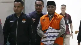 Mantan Menteri Agama Yaqut Cholil Qoumas menjalani pemeriksaan kesehatan di RS Bhayangkara Tingkat I Raden Said Sukanto sebelum diputuskan kembali menjalani penahanan di rumah tahanan (rutan). (Jennus/ijm)