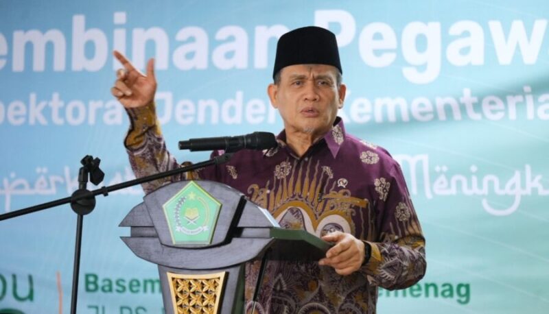 Wakil Menteri Agama H.R. Muhammad Syafi’i menyampaikan sambutan pada acara halal bihalal Itjen Kemenag di Jakarta, Rabu (8/4/2026). (Humas Kemenag)