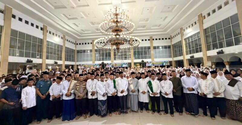 Menteri Agama Nasaruddin Umar mengukuhkan 531 organisasi Remaja Islam Masjid (RISMA) se-Kota Bengkulu di Masjid Raya Baitul Izzah, Kamis (23/4/2026). (Humas Kemenag)