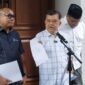 Wakil Presiden RI ke-10 dan ke-12 Jusuf Kalla dalam konferensi pers di kediamannya, Jakarta, Minggu (5/4/2026). (Jennus)