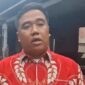 Anggota Komisi II DPRD Kota Bekasi, Anton, di lokasi kebakaran SPBE Cimuning. (Jennus)