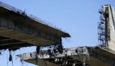 Jembatan B1 terlihat hancur setelah serangan udara Amerika Serikat dan Israel di dekat Teheran, di Karaj, Iran, pada 3 April 2026. (Fatemeh Bahrami/Anadolu)