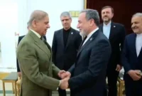 Menteri Luar Negeri Iran Seyed Abbas Araghchi (kanan) bertemu Perdana Menteri Pakistan Muhammad Shehbaz Sharif di Islamabad, Pakistan, Sabtu (25/4/2026). (Xinhua)