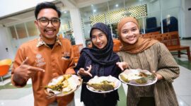 Program 'Makan Siang Berkah',  memastikan pegawai UMY tidak melewatkan makan siang. (Dok UMY)