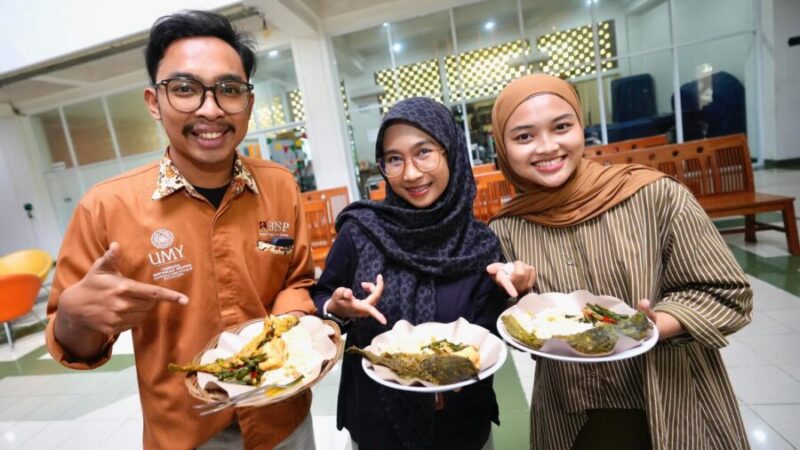 Program 'Makan Siang Berkah',  memastikan pegawai UMY tidak melewatkan makan siang. (Dok UMY)